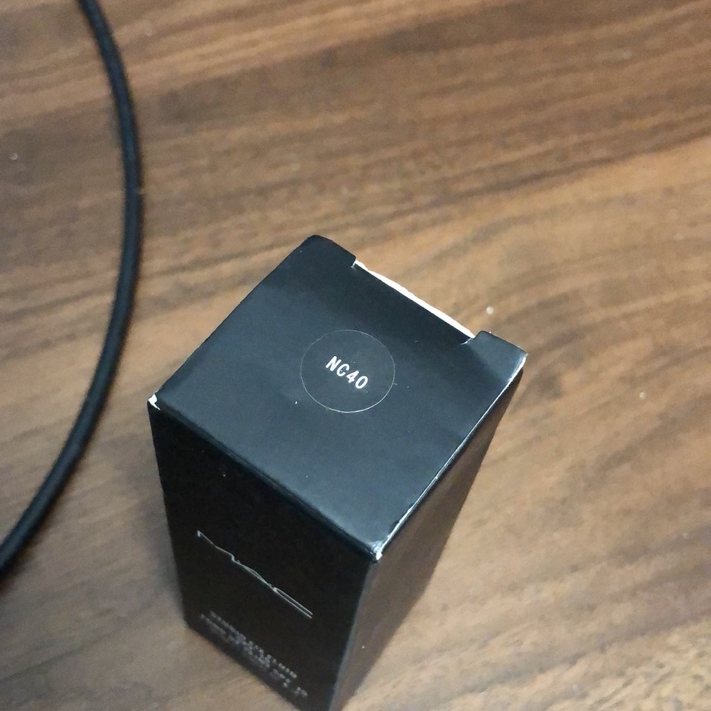 Mac foundation - Picture 2 of 4